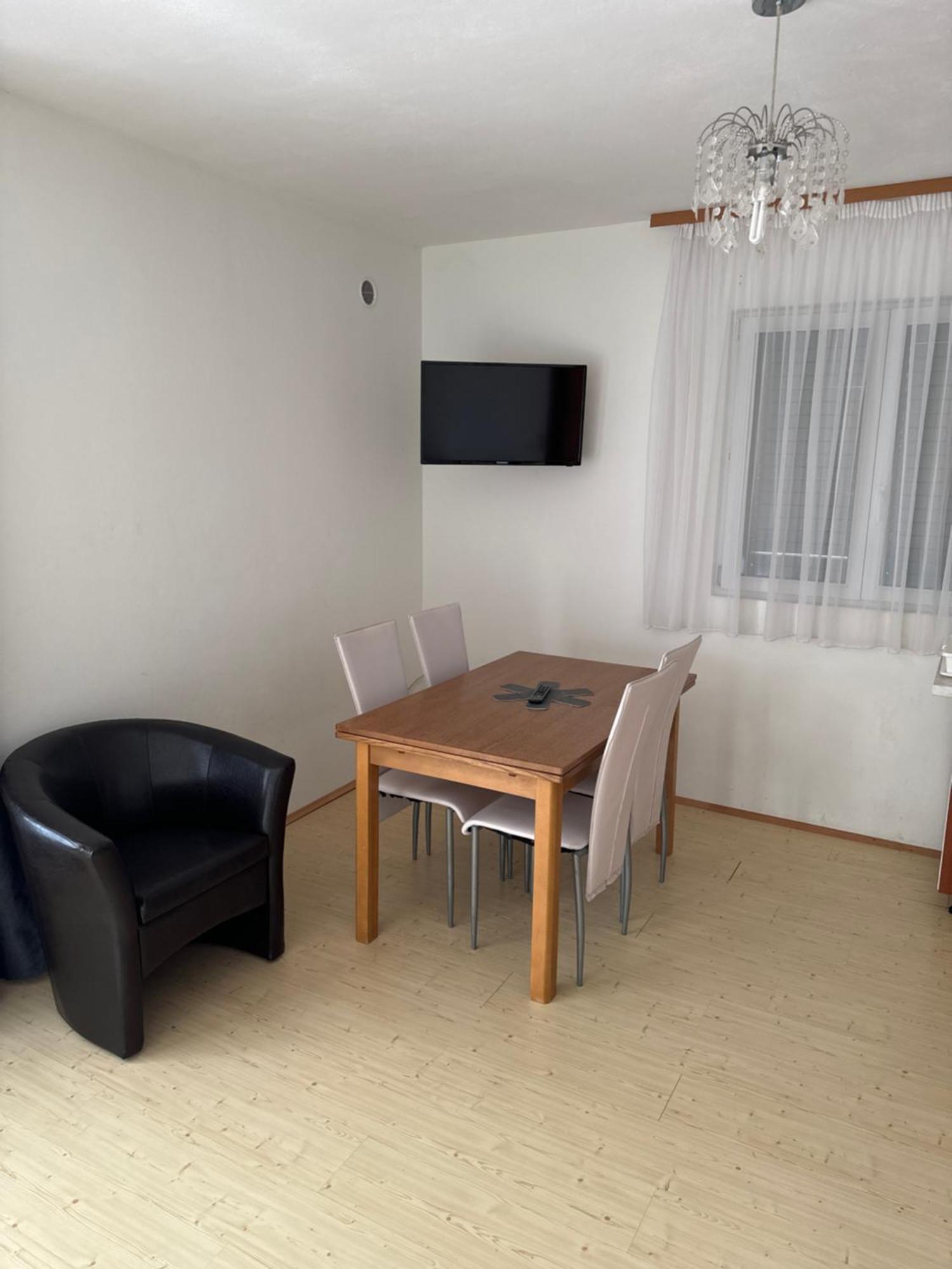 Apartman J&B Apartment Vir Luaran gambar