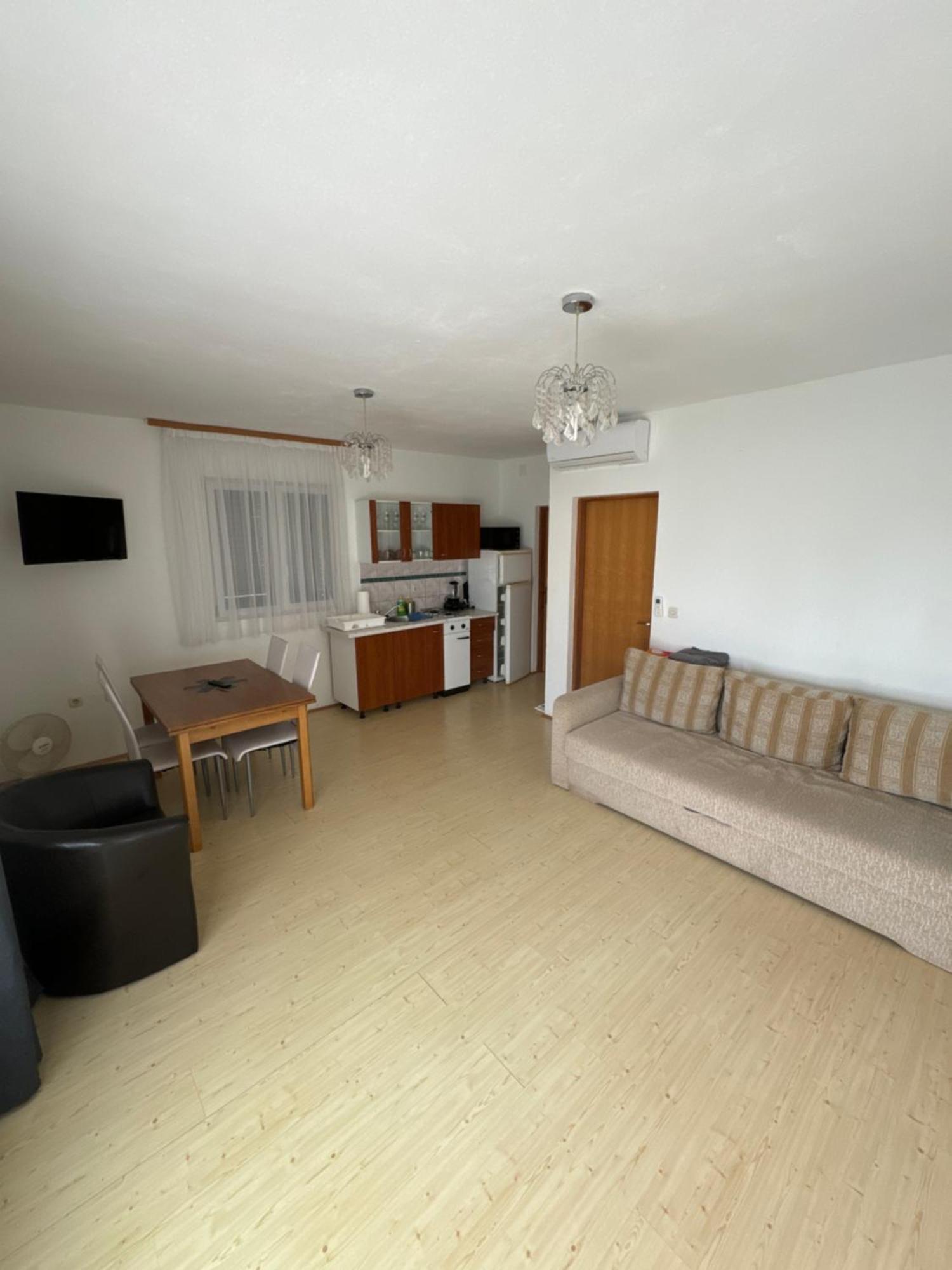 Apartman J&B Apartment Vir Luaran gambar